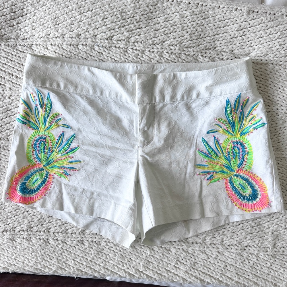 Lilly Pulitzer shorts in great condition. Women’s size 4 (fit like a small)